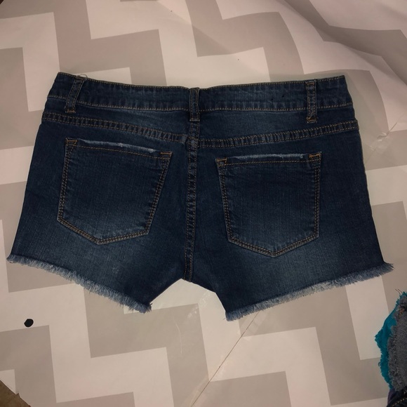 Americana Jean Shorts Stretchy Medium (Sz 5-7) - Picture 3 of 4